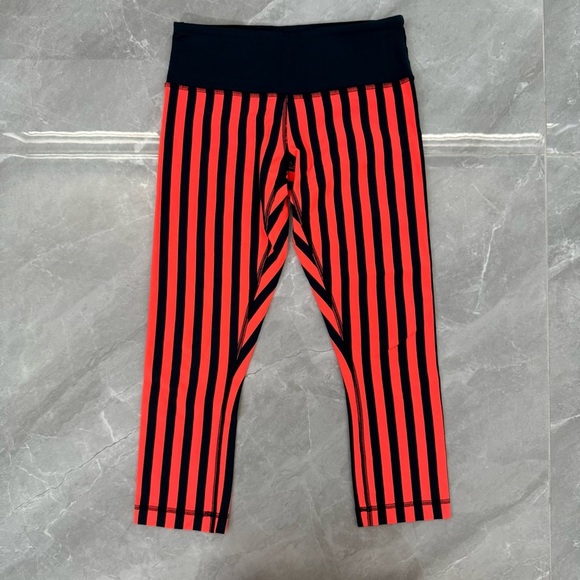 Women’s Lululemon Wunder Under Crop Leggings Sea Stripe Light Flare Size 4 - Picture 3 of 16